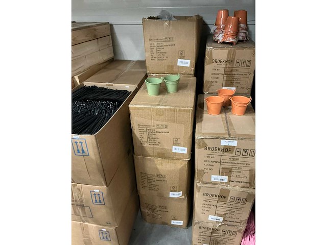 Partij bucket sevilla zinc ø9,6xh8cm es8,5 green matt (1890x) - afbeelding 4 van  5