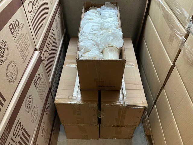 Partij buckets sevilla zinc ø10,3xh8,5cm es9 cream gloss (600x) - afbeelding 4 van  5