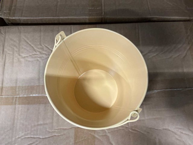 Partij buckets sevilla zinc ø15,5xh14,8cm es14/15 yellow matt (1155x) - afbeelding 2 van  5