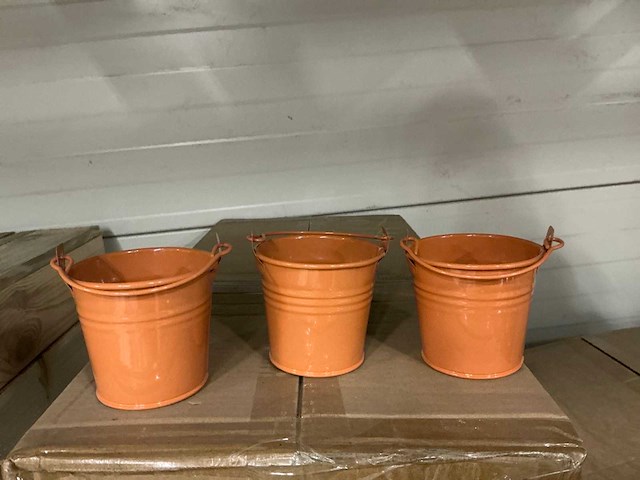 Partij buckets sevilla zinc ø8,2xh7,2cm es7 orange gloss (2430x) - afbeelding 1 van  4