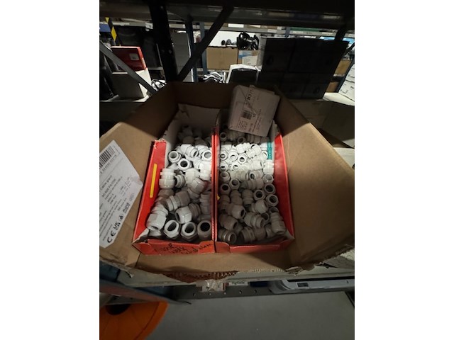 Partij buisklemmen en installatiemateriaal - afbeelding 4 van  15