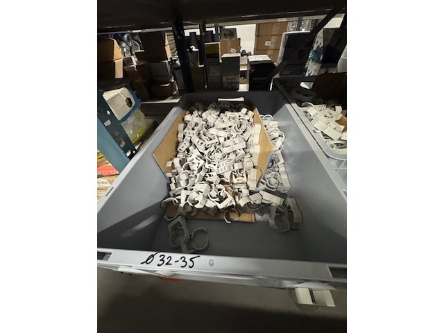 Partij buisklemmen en installatiemateriaal - afbeelding 12 van  15