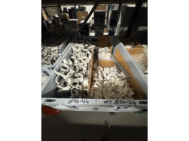 Partij buisklemmen en installatiemateriaal - afbeelding 13 van  15