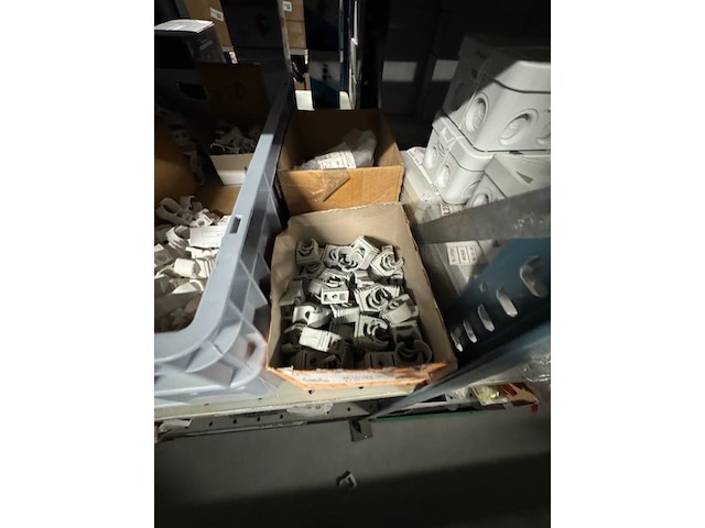 Partij buisklemmen en installatiemateriaal - afbeelding 14 van  15