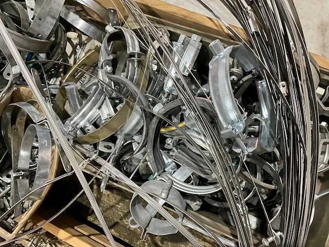 Partij buisklemmen - afbeelding 4 van  7