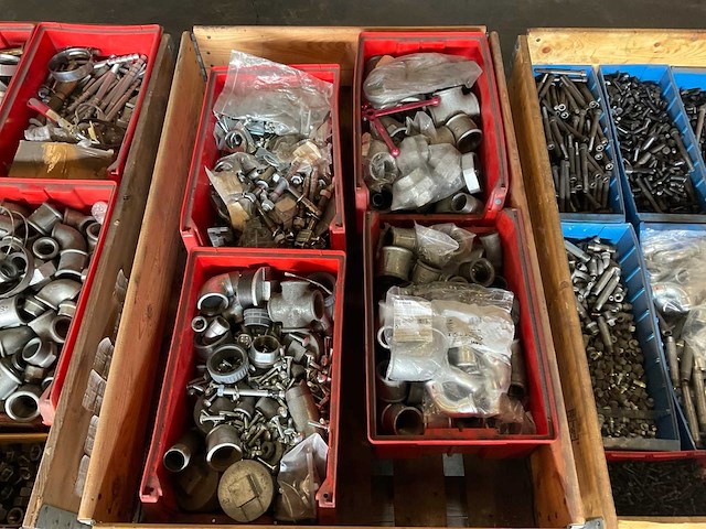 Partij buiskoppelingen en bevestigingsmateriaal - afbeelding 1 van  4