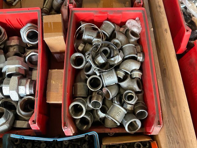Partij buiskoppelingen en bevestigingsmateriaal - afbeelding 2 van  4