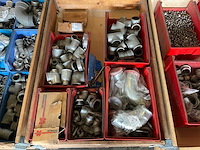 Partij buiskoppelingen en bevestigingsmateriaal - afbeelding 1 van  6