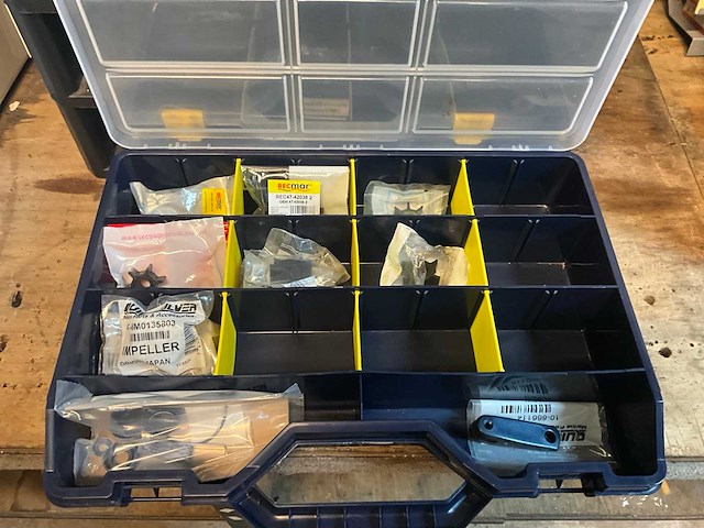 Partij buitenboordmotor onderdelen - afbeelding 6 van  7