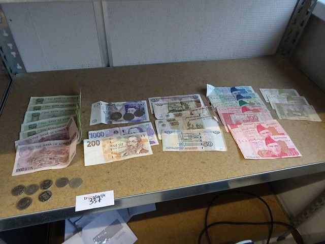 Partij buitenlandse valuta - afbeelding 1 van  1