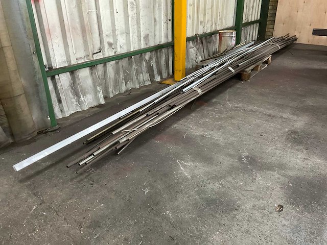 Partij buizen - afbeelding 1 van  6