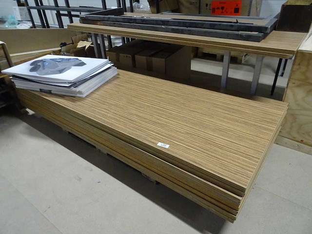 Partij bureaubladen en onderstellen - afbeelding 2 van  6