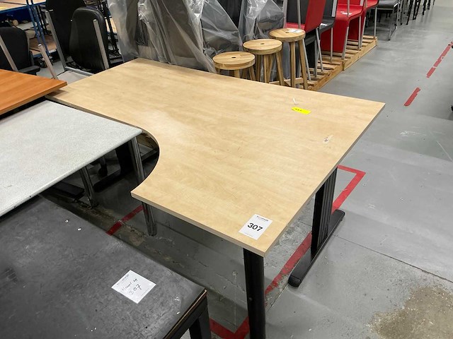 Partij bureau’s en stoelen - afbeelding 3 van  6