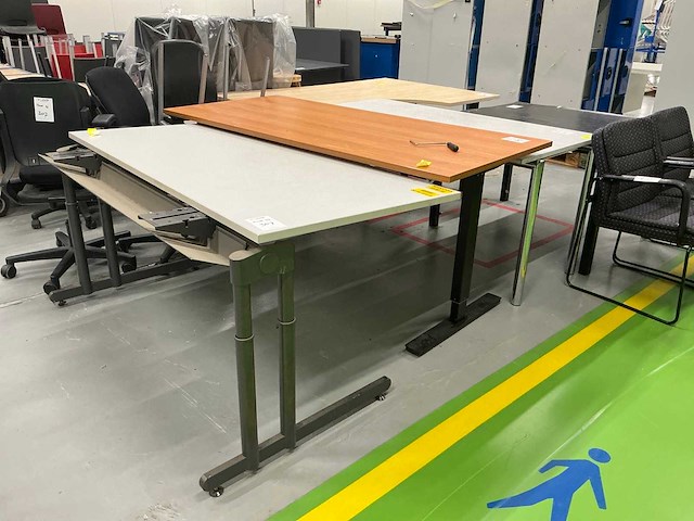 Partij bureau’s en stoelen - afbeelding 5 van  6