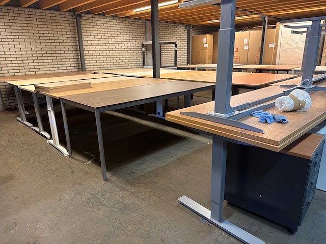 Partij bureaus - afbeelding 4 van  6