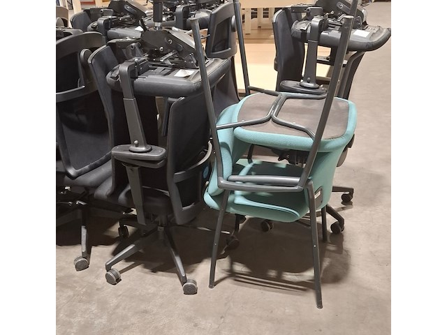 Partij bureaustoelen en vergaderstoelen, o.a. interstuhl en ahrend - afbeelding 3 van  11