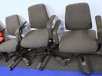 Partij bureaustoelen met armleuningen - afbeelding 2 van  3