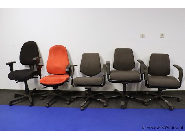 Partij bureaustoelen met armleuningen - afbeelding 1 van  3