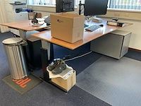 Partij bureautafels en ladeblokken