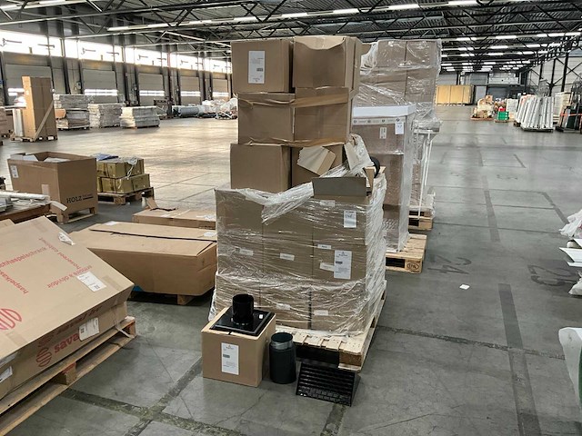 Partij burgerhout geveldoorvoeren - afbeelding 1 van  4