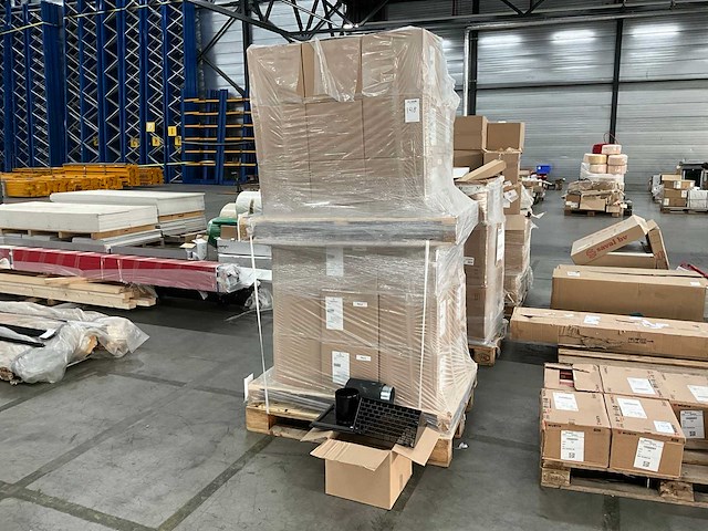 Partij burgerhout geveldoorvoeren - afbeelding 1 van  3