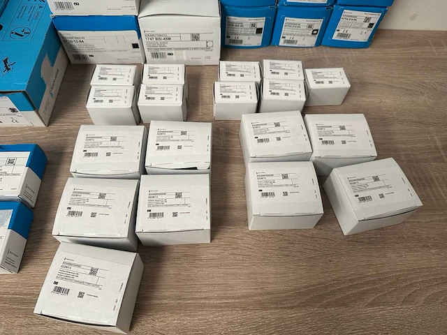 Partij busch-jaeger installatiemateriaal, ca 50 verpakkingen - afbeelding 6 van  7