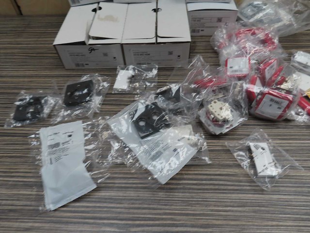 Partij busch-jaeger installatiemateriaal - afbeelding 6 van  6