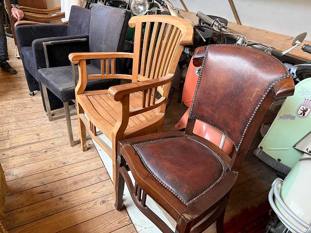 Partij (ca. 105) vintage en antieke stoelen - afbeelding 12 van  13