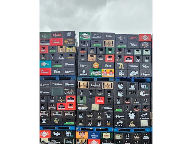 Partij ca. 1.080 kratten met flessen – 18 pallets - afbeelding 2 van  2