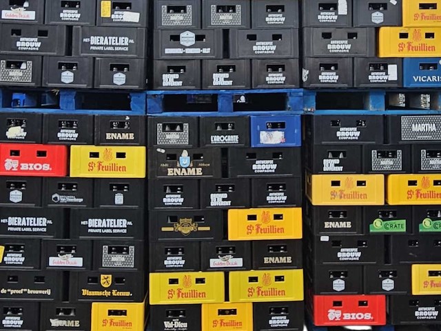 Partij ca. 1.120 kratten met flessen – ca. 20 pallets - afbeelding 2 van  5