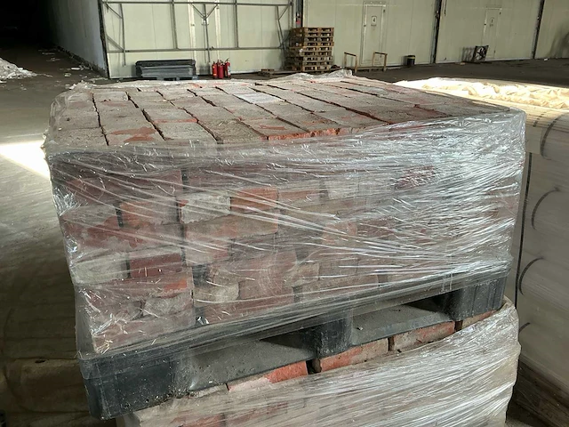 Partij ca. 4.500 gebruikte rode metselstenen – 210 × 105 × 50 mm – gepalletiseerd - afbeelding 2 van  12