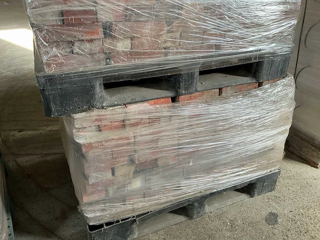 Partij ca. 4.500 gebruikte rode metselstenen – 210 × 105 × 50 mm – gepalletiseerd - afbeelding 3 van  12