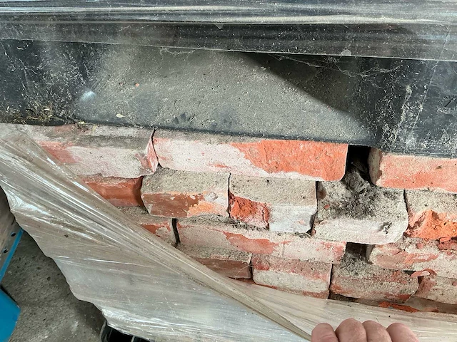 Partij ca. 4.500 gebruikte rode metselstenen – 210 × 105 × 50 mm – gepalletiseerd - afbeelding 4 van  12