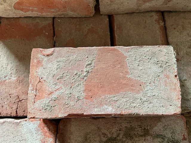 Partij ca. 4.500 gebruikte rode metselstenen – 210 × 105 × 50 mm – gepalletiseerd - afbeelding 6 van  12