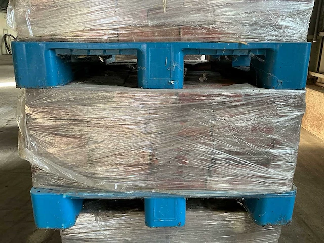 Partij ca. 4.500 gebruikte rode metselstenen – 210 × 105 × 50 mm – gepalletiseerd - afbeelding 11 van  12