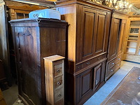 Partij (ca. 50) antieke meubelen en kasten