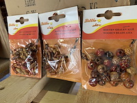 Partij ca. 500 zakjes diverse setjes houten kralen - afbeelding 2 van  4