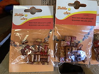 Partij ca. 500 zakjes diverse setjes houten kralen - afbeelding 4 van  4