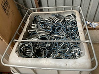 Partij caddy 160-170 buizenklemmen - afbeelding 2 van  3