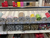 Partij cadeauverpakking materialen - afbeelding 4 van  54