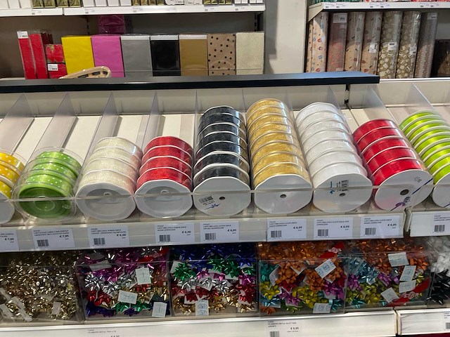 Partij cadeauverpakking materialen - afbeelding 7 van  54