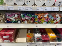 Partij cadeauverpakking materialen - afbeelding 8 van  54