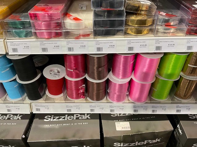 Partij cadeauverpakking materialen - afbeelding 14 van  54