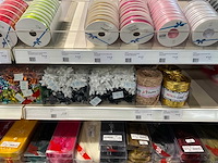 Partij cadeauverpakking materialen - afbeelding 16 van  54