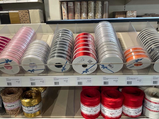 Partij cadeauverpakking materialen - afbeelding 18 van  54