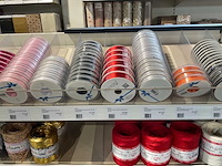 Partij cadeauverpakking materialen - afbeelding 18 van  54