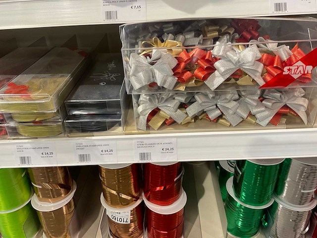 Partij cadeauverpakking materialen - afbeelding 20 van  54