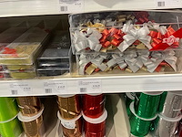 Partij cadeauverpakking materialen - afbeelding 20 van  54