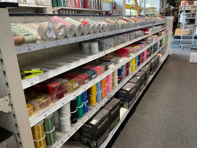 Partij cadeauverpakking materialen - afbeelding 12 van  54