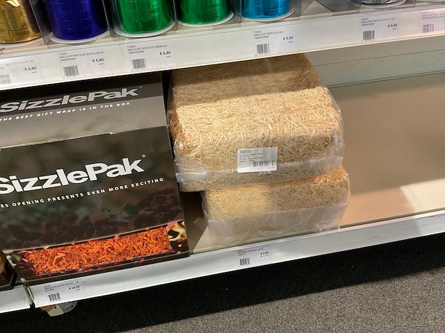 Partij cadeauverpakking materialen - afbeelding 24 van  54